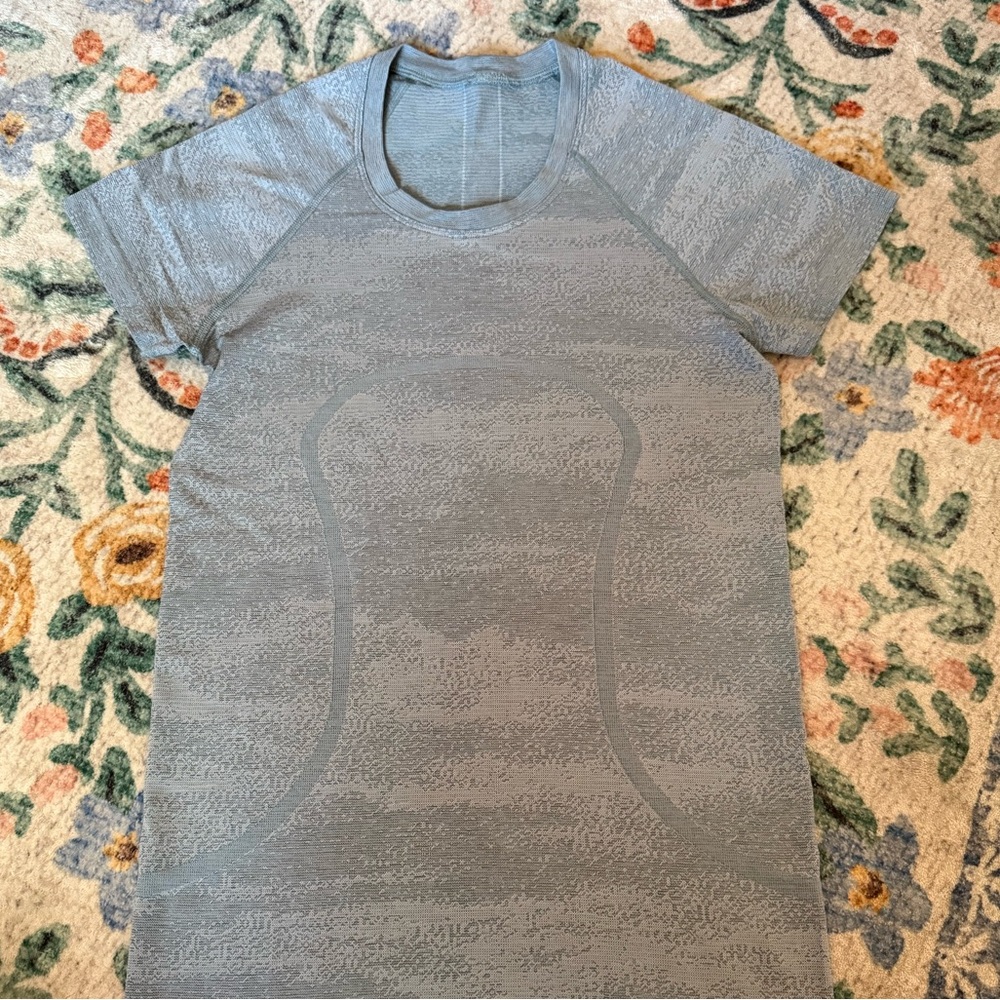 lululemon athletica Heathered Light Gray Short Sleeve Seamless Top